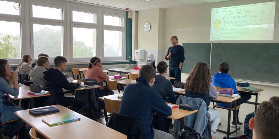 Magdeburger Universitätsprofessor gibt Tipps zum Wissenschaftlichen Arbeiten Magdeburger Universitätsprofessor gibt Tipps zum Wissenschaftlichen Arbeiten
