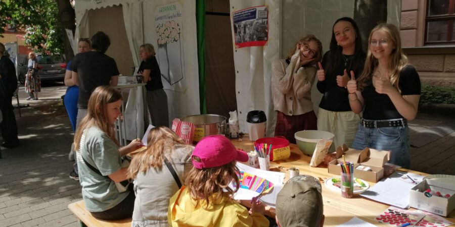 Scholl-Gymnasium beim Aktionstag „Schule zeigt Courage“ dabei Scholl-Gymnasium beim Aktionstag „Schule zeigt Courage“ dabei