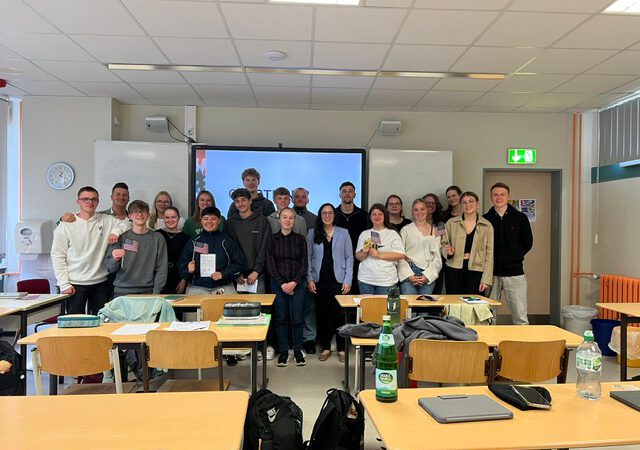 US-Konsulin Mazzone zu Gast am Geschwister-Scholl-Gymnasium US-Konsulin Mazzone zu Gast am Geschwister-Scholl-Gymnasium