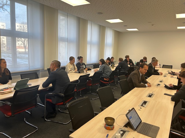 Speed-Dating des Sozialkundekurses mit allen sechs Fraktionen im Landtag