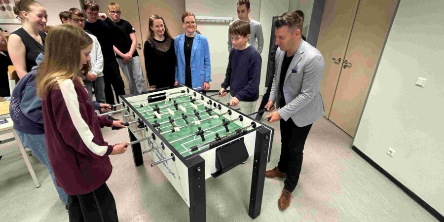 Scholl spielt Tischkicker dank Volksbank und Förderverein