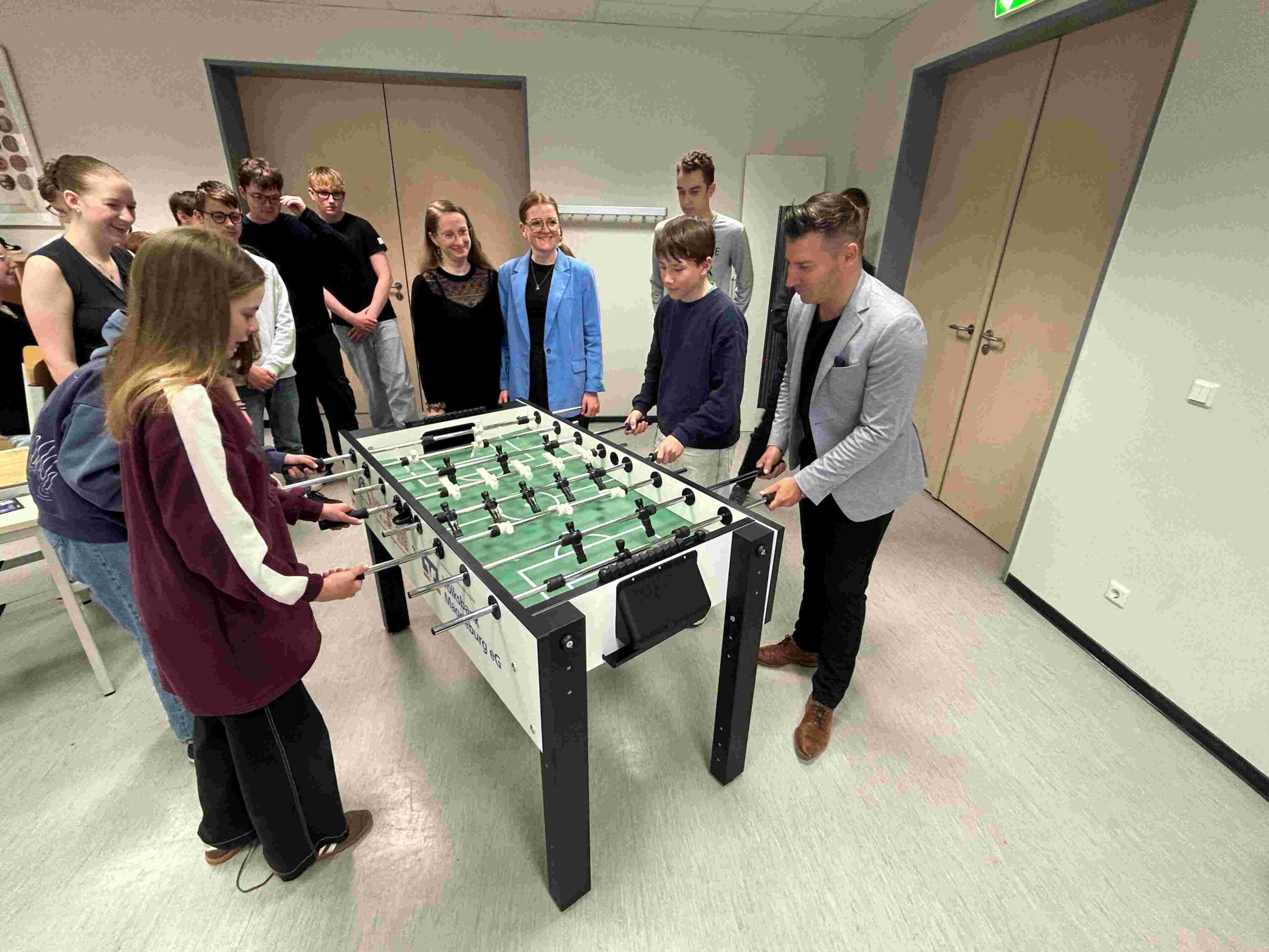 Scholl spielt Tischkicker dank Volksbank und Förderverein