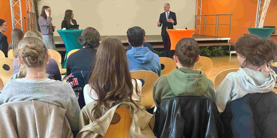 Bundesverfassungsrichter und Justizministerin am Scholl
